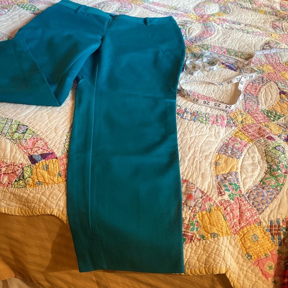 NWOT White House Black Market Perfect Form contour Crop Trousers - Picture 2 of 11